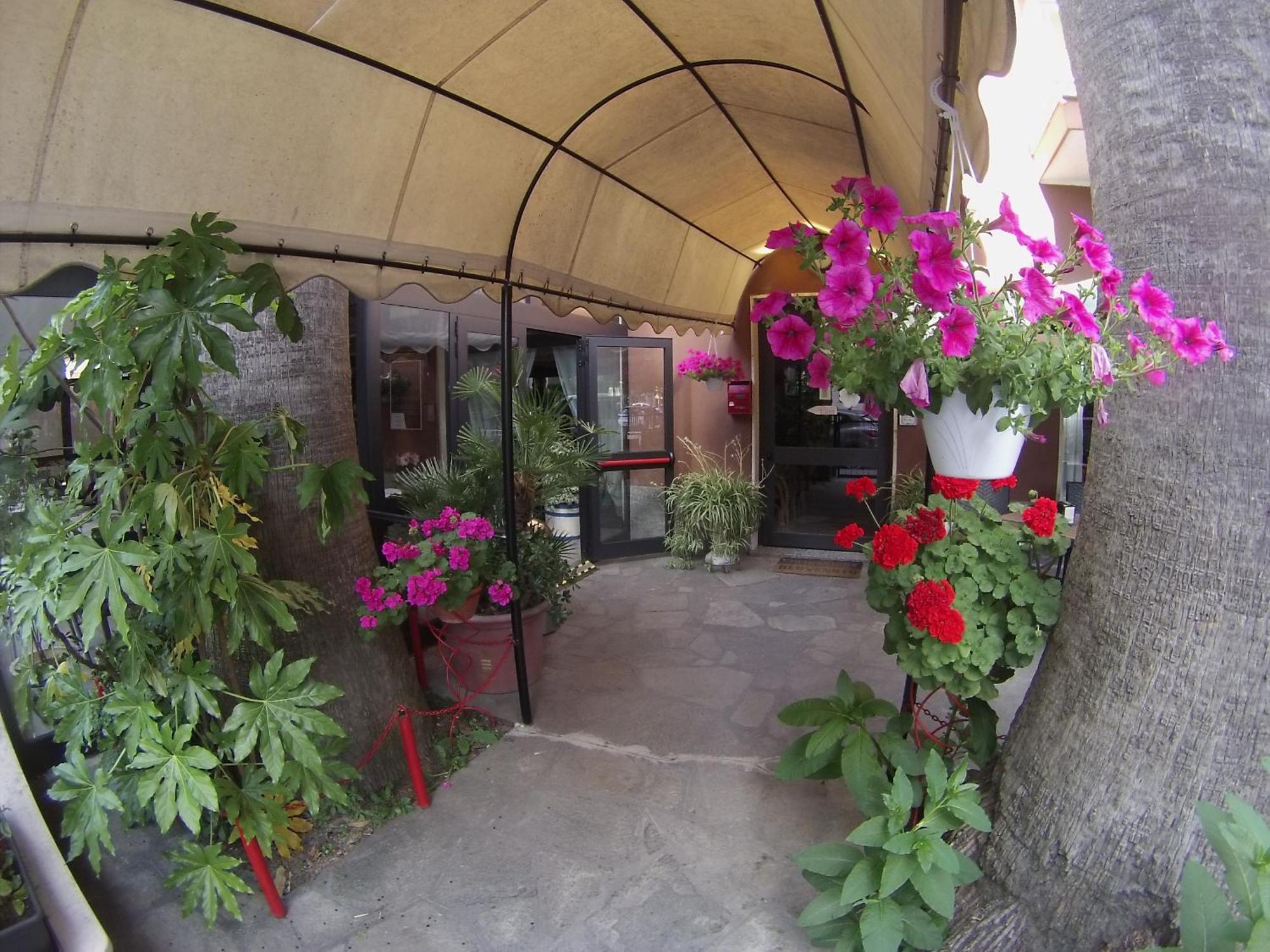 Hotel Jole Marina dʼMarina dʼAndora Exterior foto